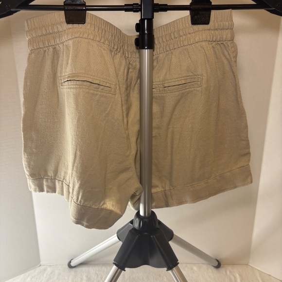 Old Navy Women's Khaki Linen blend Shorts Small Tan - Picture 2 of 9